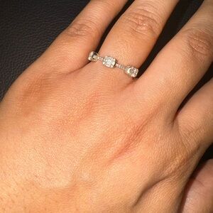 14k gold Women's Ring with diamonds